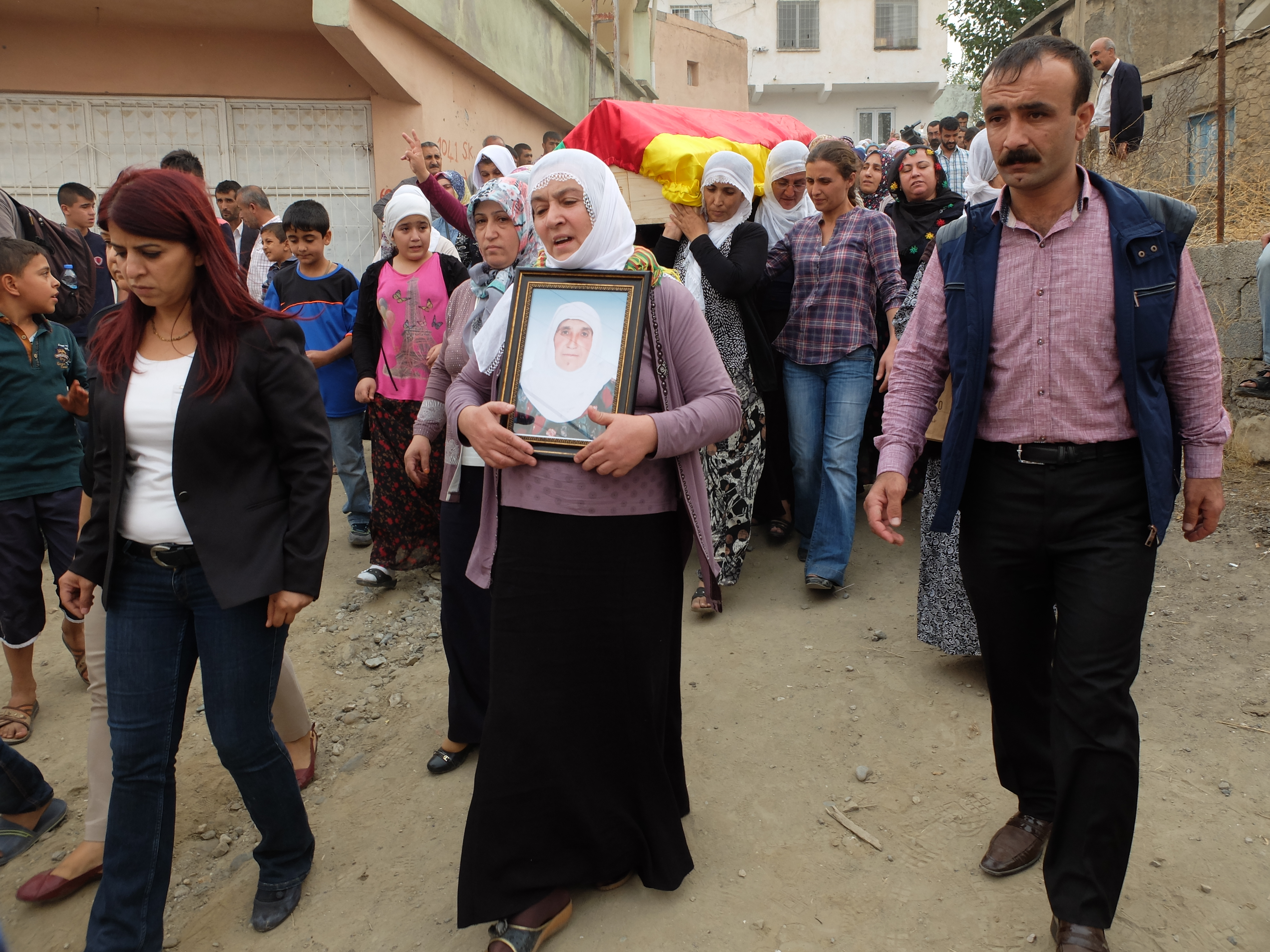 Hayriye Hüdaverdi'nin cenazesini kadınlar taşıdı