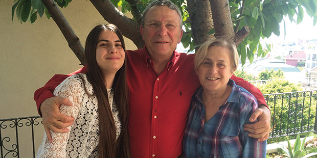 Nusret Güner, kızı ve eşi birlikte...