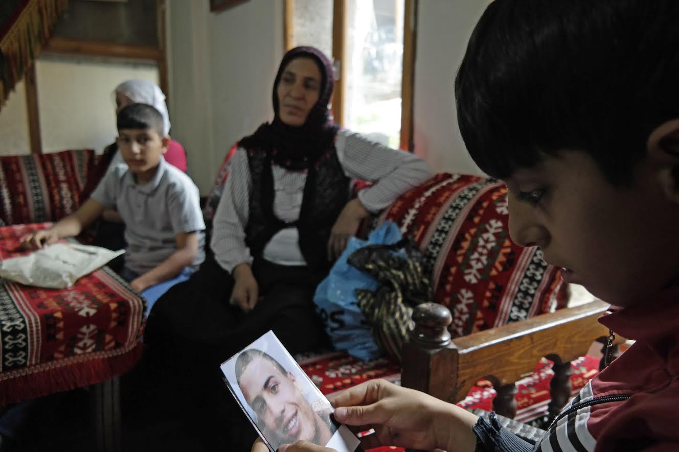 Nöbet yerinde fotoğraflar elden ele dolaşıyor, Ramazan Öğüt’ün kızkardeşi, ‘’16 yaşındaydı, tebessümü gözümüzün önünde'' diyor