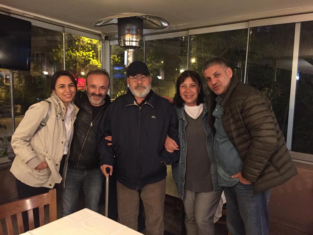Baki Şehirlioğlu’yla birkaç ay önce son buluşma: Şehriban Oğhan, Yavuz Oğhan, Baki Şehirlioğlu, Çiğdem Anad, Vito Vitelli (Soldan sağa)