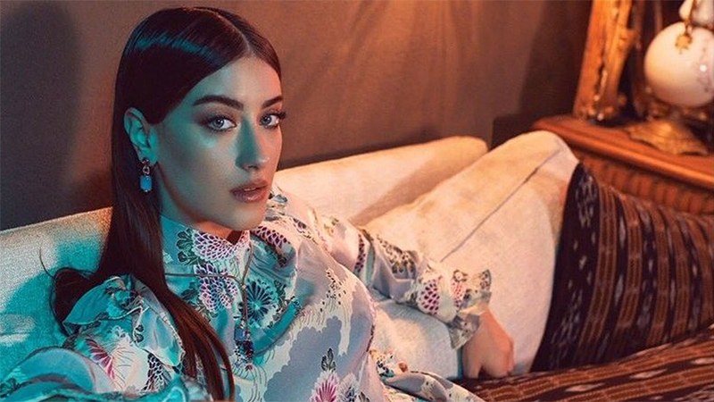 Hazal Kaya yeni projesi için hazırlıklara başladı
