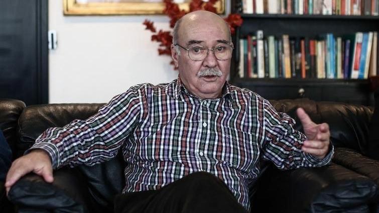 -T24’ün ve hepimizin başı sağolsun. Mesleğimiz çok müstesna bir “insan”ı kaybetti.. Ruhu şâd olsun... Ahmet Tan  -Aydın Engin'in vefatı nedeniyle T24 ailesine taziyelerimi sunarım. Prof. Dr. Hikmet Özdemir