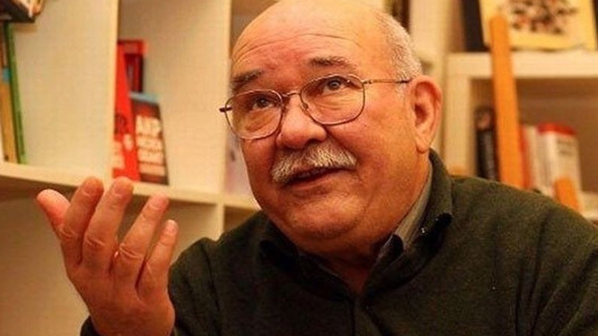 -"Aydın Engin beyin elim vefatından dolayı tüm T24’e ve Türkiye’nin basın camiasına başsağlığı dilerim. Türkiye onurlu, dirençli, zarif ve derin bir aydınını kaybetti. Ülkemizin fikir, demokrasi ve kültür birikimine kendine has bilgeliği ve eşsiz üslubuyla çok önemli katkıları olan Aydın Engin’in değerli hatırası önünde saygıyla eğiliyorum." - Mehmet Ali Bayar