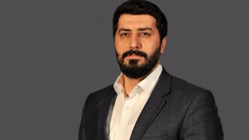 Yeni Şafak yazarı Ersin Çelik yazısında: ‘’Peki konserinde imam hatiplilere “sapık” diyerek nefret söylemi ortaya koyan şarkıcı Gülşen, bu lafları bir Yahudi topluluğu ya da İsrail devleti için söyleseydi ne olurdu? Hemen cevap vereyim; bütün kariyeri biterdi! Bundan sonrasını iyi takip edin, Gülşen bu süreçten mağduriyetle ve belki de güçlenerek çıkacaktır. Çünkü Türkiye’de “düşünce özgürlüğü” diye tek taraflı, hukukun da üstünde işleyen bir mekanizma var. Bu mekanizma, Gülşen ve elitlere; mütedeyyinlere, İslâmî eğitim alanlara, İslâmî kimlikli siyasetçilere oy verenlere her türlü hakaret etme, aşağılama, tahkir etme ve nefret kusma hakkı veriyor. Onlar da bu hakkı tepe tepe kullanıyorlar. Çünkü karşılarında onlara sosyal yaptırım uygulayacak, geri adım attıracak ekonomik ve sivil bir organizasyon yer almıyor. Oysa aynı Gülşen, eşcinsellerin ikinci sınıf insan muamelesi görmemesi için mücadele eden sanatçı görüntüsü veriyor. “LGBT aktivisti” imajı çizmeye çalışırken; kendisi gibi düşünmeyen ve yaşamayanlara, imam-hatiplilere ve dindarlara ikinci sınıf insan muamelesi yapabiliyor. Genelleme yaparak hepsine “sapık” diyor. Konserinde LGBT’yi desteklemeyenleri azarlayıp, “gözüm görmesin sizleri” dercesine arkalara gönderiyor. Şikâyet ettiği ayrımcılığı kameraların önünde bizzat kendisi yapıyor, nefret söylemiyle imam-hatiplileri hedef gösteriyor. Şimdi de "İslâmcıların linç etmeye çalıştığı modern Türk kadını” algısına oynayacak. Arkasına da LGBT lobisini alacak’’ dedi.