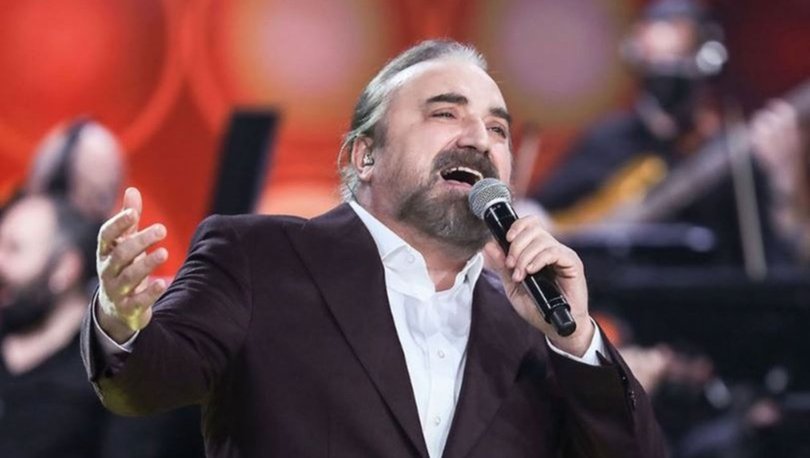 "Sevgili dostlar; dünyanın her yerinde konser veren bizler, Türkiye’ye giriş yapan, sayısı belli olmayan ne olduğu belirsiz kişilere vatandaşlık verildiğinden, artık Avrupa'ya bile vize alamıyoruz ve Almanya’dan iki kez vize için red aldık, dolayısıyla mayıs ayı Almanya konserimizi iptal ettik.Dinleyicilerimizden özür diliyoruz.Ne diyeyim yazıklar olsun…"