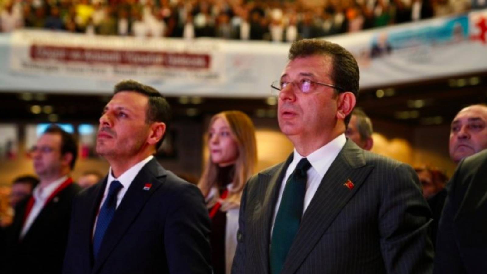 CHP İstanbul İl Başkanı &Ouml;zg&uuml;r &Ccedil;elik'e tebrik mesajları: Sadece gen&ccedil; değil bir partili değil, siyasi olgunluk da kazandı