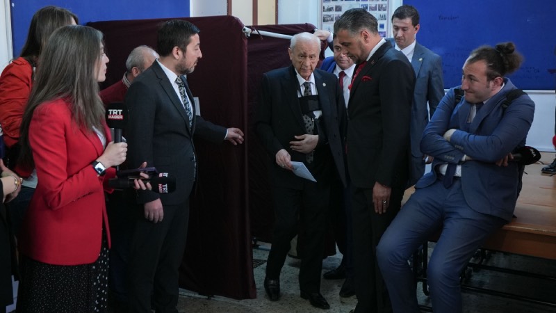 MHP Genel Başkanı Devlet Bahçeli, oyunu Çankaya'da kullandı.