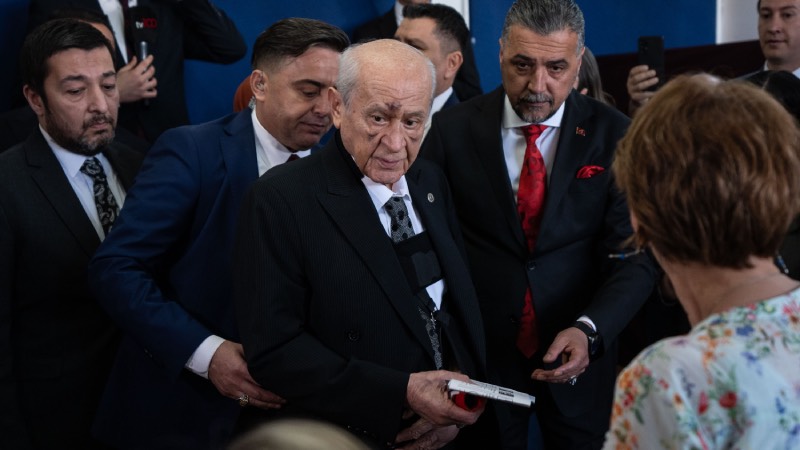 Devlet Bahçeli oyunu kullandı: Yüzündeki morluklar dikkat çekti