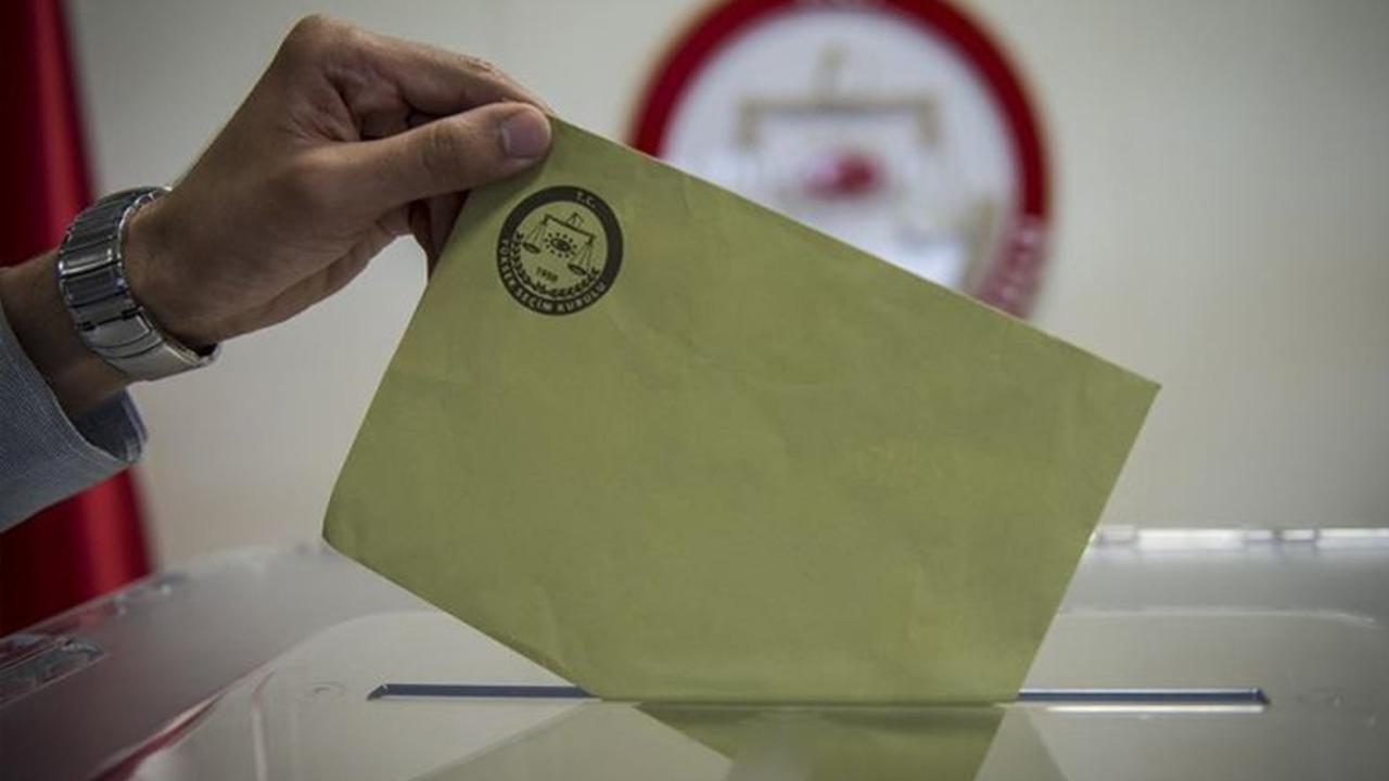 Anadolu Ajansı’nın verilerine göre, Gülistan Sönük ile Mehdi Öztüzün yüzde 64.51 oy alırken, Hüda Par adayı Serkan Ramanlı yüzde 15.69 ile ikinci sırada yer aldı. 