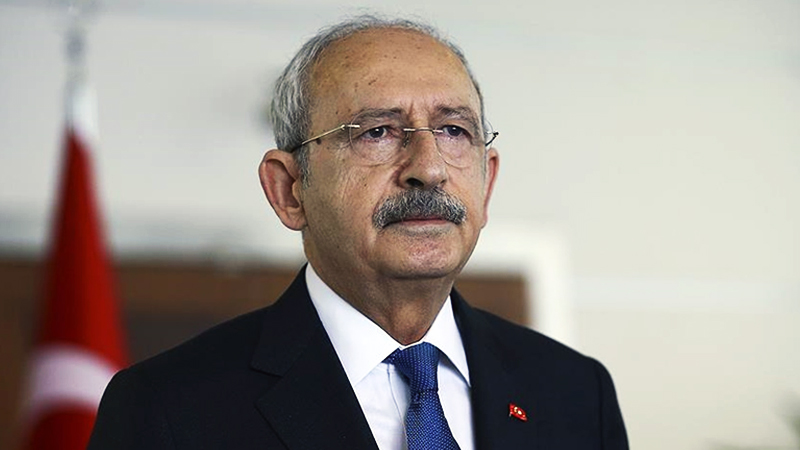 Kemal Kılıçdaroğlu ve Uğur Dündar'ın tartışması sosyal medya gündeminde: "Makosen giymekten bahsediyor, sen evine git, ev terliklerini giy"