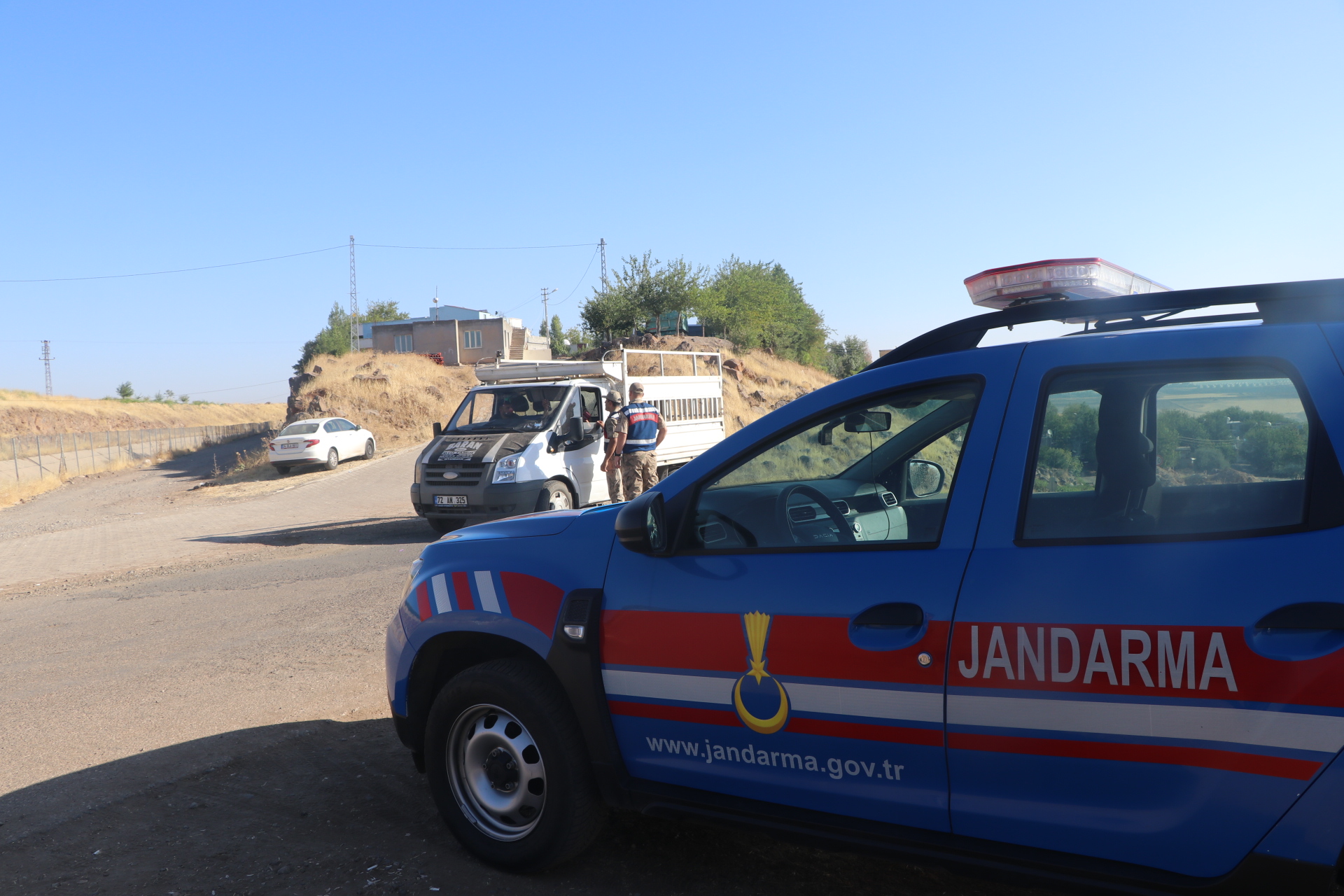 İhbarla bölgeye Bağlar İlçe Jandarma Komutanlığı, Bağlar Asayiş Komando Bölük Komutanlığı, Jandarma Özel Harekat timleri, Jandarma Suç Araştırma Timleri (JASAT), İstihbarat Şube Müdürlüğü, Köpek İz Takip Timi ve Su Altı Arama Kurtarma Timi'nin yanı sıra sağlık, AFAD, Diyarbakır Büyükşehir Belediyesi Su Altı Arama ekipleri ile ilçe belediyelerden de arama kurtarma ekipleri sevk edildi.