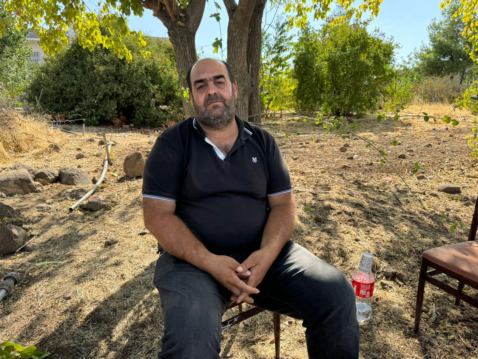 “HERKESİN İFADESİ ALINIYOR” - Asılsız ihbar ve şikayetlerin kendilerini üzdüğünü belirten Güran, “Eşim şu an o da benim gibi uyumuyor, içmiyor. Tabii o benden daha beter, ben bir babayım O bir annedir. Bazı kanallar, bir kulaklık kulağına koyup sesi almadan, yanlış kelimeleri yanlış sarf ederek onu da rahatsız etmesinler. Çünkü bir anayı yormak iyi bir şey değil. Herkesin ifadesi alınıyor. Zannetmesinler ki sadece bu köydekilerin değil, annenin, babanın, kardeşinin, herkesin ifadesi alınıyor. Burada kim suçluysa fark etmez. Ama böyle yalan iftira ile böyle konuşmaların yapılmamasını istiyorum” diye konuştu.