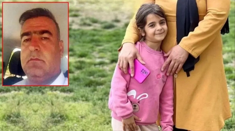 Yolda giderken pişmanlık duydum ancak aldığım şeyden de kurtulmamın gerektiğini düşündüm. Derenin yanındaki stabilize yoldan aşağı inerek uygun bir yere baktım. Aracımı derenin kenarına durdurdum. Çuvalı aracımdan alarak elime aldım. Çocuğun tüm vücudu çuvala sığmıştı.