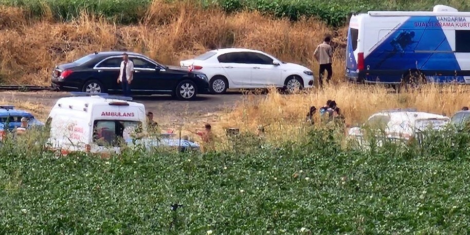 Çocuğun ayağının kesik olup olmadığını hatırlamıyorum. Çünkü çok telaşlıydım. 8 Eylül tarihinde Narin Güran'ın bulunduğu yere inerek ip aradım. İp bulamayınca çocuğun çantasının ipi aklıma geldi.