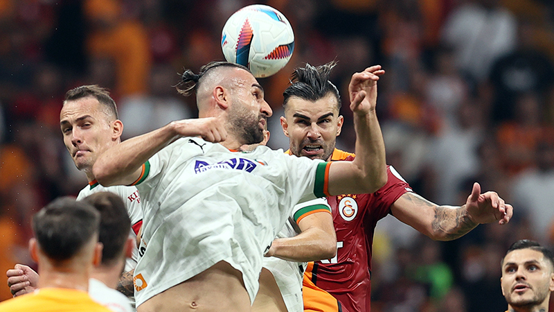 Ahmet Çakar - Sabah:  Galatasaray özellikle Fenerbahçe galibiyetinden sonra temposu ve alan daraltmasında problemler yaşıyor. Sanki derbi galibiyetiyle çok şey başarıldı ve oyuncular ruhen tatile çıktı. Sonuçta; Galatasaray için rahatlama maçıydı ama 90+5'te Jelert'i oyuna almak 10 milyon Euro'nun boşa atıldığının göstergesidir..