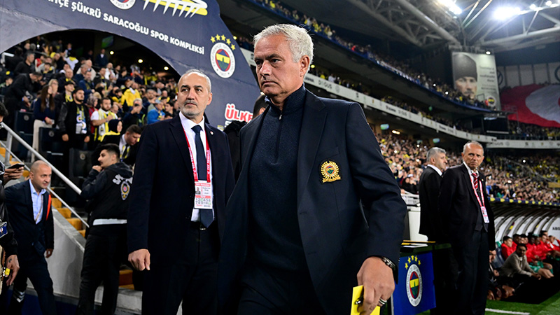 Mourinho'nun ceketi manşet