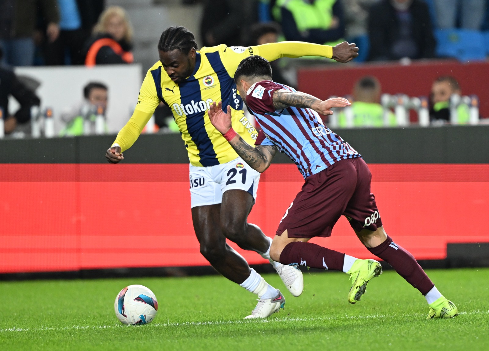 Spor yazarları, Trabzonspor-Fenerbahçe maçını yorumladı: Türk hakemliğinin içine edilmiş durumda