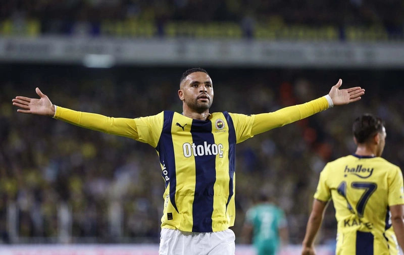 Ancak Suudi Arabistan basını En- Nesyri için Al Nassr kulübünün Fenerbahçe’ye transfer teklifi yaptığını ve bunun da kabul edildiğine yönelik haberler yapmıştı.