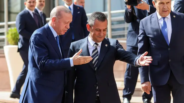 CHP, yüzde 23,3 oy oranı ile birinci parti konumunu sürdürürken, AKP’nin oy oranı yüzde 22,8’de kaldı.