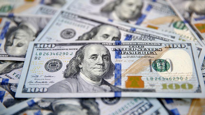 "Son 1 ayda kalpazanlar dünya geneline sahte dolar soktu!  Kalpazanların bastıkları dolarlar o kadar kaliteli ki, para sayma makinelerinden geçiyor.  O sahte dolarlardan Türkiye'ye soktular.  Eski basım 100 dolar ile yeni basım 50 dolar.