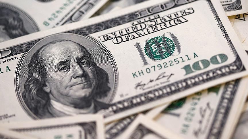 Evet yanlış okumadınız, bu iki dolar cebinizde ise yarın bozduramayabilirsiniz.  Vatandaş döviz büfelerine bozdurmaya gidiyor "Geçici olarak almıyoruz" diyorlar.  Çünkü aldıklarını banka kabul etmiyor. Haliyle onlar da bozmuyor.
