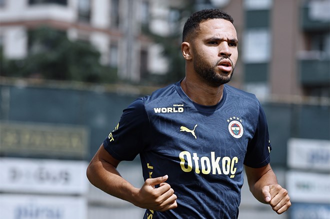Transfermarkt verilerine göre Faslı yıldızın 22 milyon Euro güncel piyasa değeri bulunuyor.  İspanya La Liga takımlarından Sevilla'da 196 maça çıkan En-Nesyri, 73 gol 7 asist yapmıştı.  Fas Milli Takımı'nda 78 maça çıkan 27 yaşındaki oyuncu, 23 gol 5 asist kaydetti.