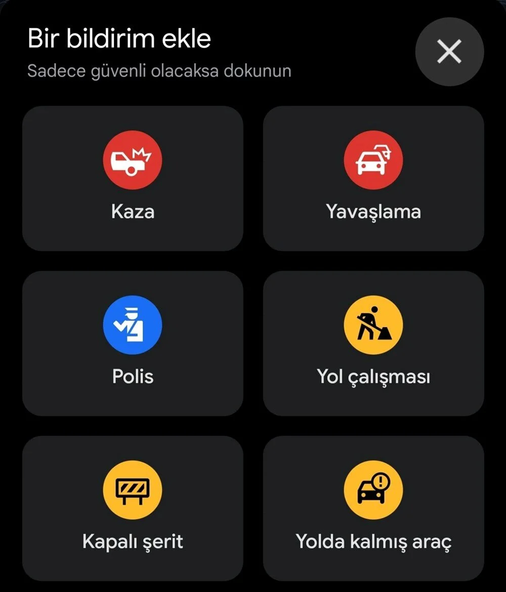 Google Haritalar, kullanıcıların yolda olan inşaat, kaza, şerit kapatma gibi durumları diğer sürücülerle paylaşabilmelerine imkân tanıyor. Daha önce bu özellik kapsamında sunulan "Hız Tuzağı" bildirimi artık kullanılmıyor. Google son güncellemeyle birlikte bu seçeneği "Polis" olarak değiştirdi.