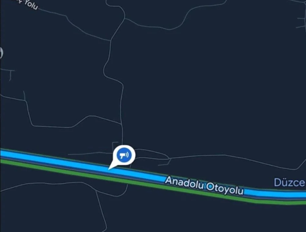 Google, navigasyon uygulaması olan Waze'i satın aldıktan sonra onun popüler özelliği olan Hız Radarı uyarısını Google Haritalar'a eklemişti.