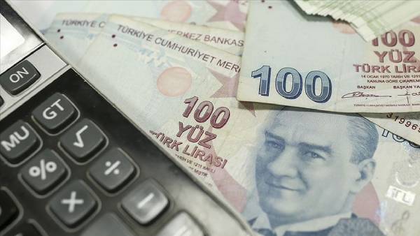 Yıl sonunda enflasyon yüzde 44 gelirse yeni yılda memur ve memur emeklisine yapılacak toplam enflasyon farkı ve toplu sözleşme zammı tahmini yüzde 11,25 seviyesinde gerçekleşiyor.  Enflasyon beklentisine göre işçi ve SSK emeklisinin alacağı zam ise yüzde 15,44 olarak hesaplanıyor.