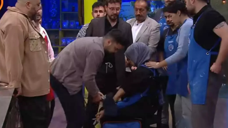 Daha önce de yüzü yanan ve zor günler geçiren Beyza için seyirci isyan etti. Seyirciler programın reyting uğruna gösterdiği aşırı dikkat çekici anları şu paylaşımlarla eleştirdi: