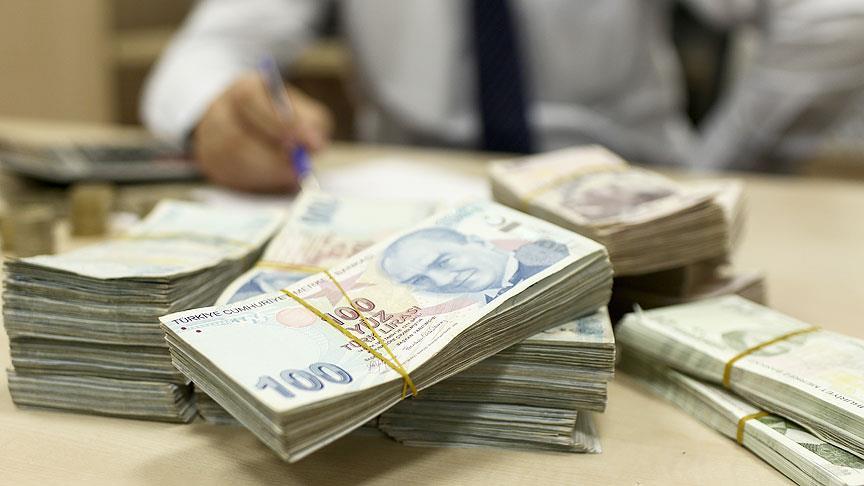 Ekonomim'de yer alan habere göre, Asgari ücretin belirlenmesi sürecinde, işçi, işveren ve hükümetten beşer temsilciyle oluşturulan Asgari Ücret Tespit Komisyonu, toplamda 15 kişiden oluşacak. Bu komisyonda, işçi tarafını TÜRK-İŞ temsil ederken, işveren tarafını ise TİSK olacak.