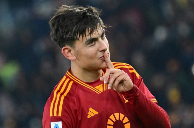 Öte yandan Paulo Dybala dün gece maç kadrosunda olmasına rağmen, Roma-Sampdoria kupa maçında oynatılmadı, karşılaşmayı yedek kulübesinde tamamladı.