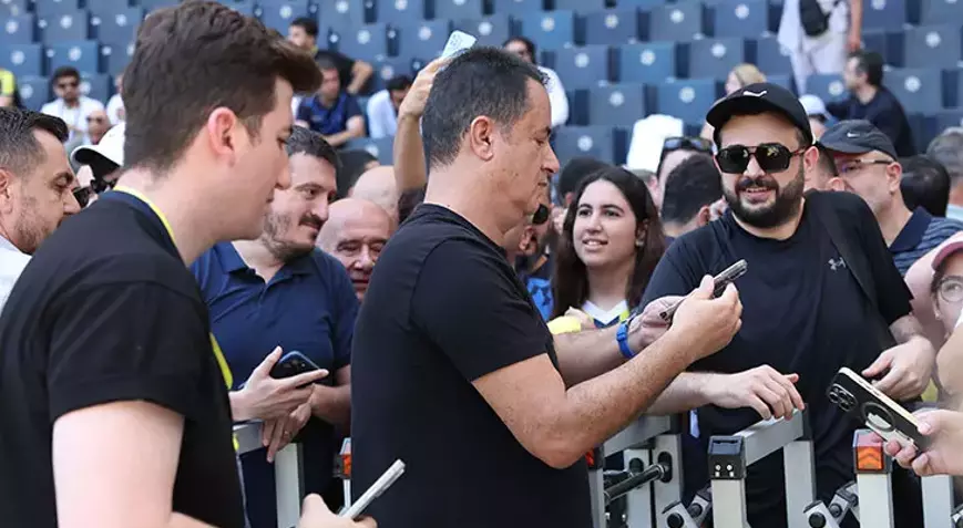 Fenerbahçe listesindeki oyuncularla bir an önce anlaşıp transferleri en kısa sürede tamamlama amacında.