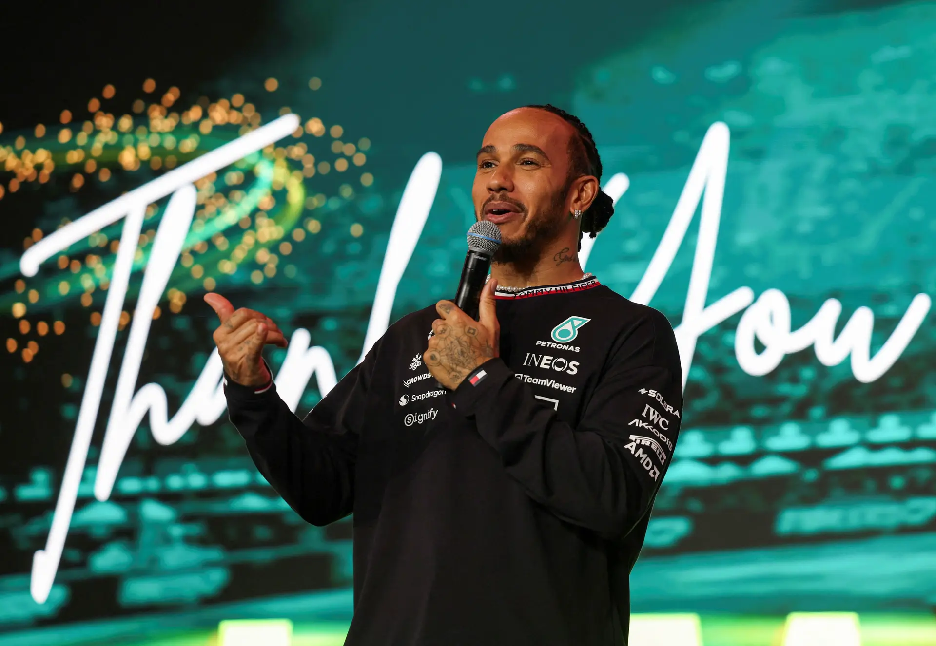 Formula 1'de 7 kez şampiyon olan 39 yaşındaki Büyük Britanyalı pilot Lewis Hamilton, 2025'ten itibaren Ferrari takımında kariyerini sürdüreceğini açıkladı.