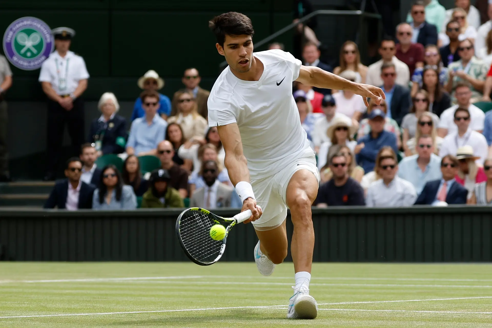 Wimbledon'ın tek erkekler finalinde 2 numaralı seribaşı Sırp tenisçi Novak Djokovic'i 3-0 yenen 3 numaralı seribaşı İspanyol sporcu Carlos Alcaraz, şampiyon oldu.