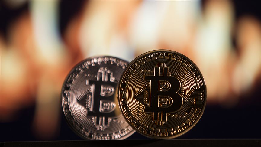  Kripto odaklı varlık yöneticisi CoinShares'in araştırma müdürü James Butterfill, CNBC'ye verdiği demeçte 2025 yılında bitcoin için hem 150 bin dolar hem de 80 bin dolarlık fiyatlar gördüğünü söyledi. Butterfill, uzun vadede bitcoin'in şu anda yaklaşık yüzde 10 olan altın pazar payının yaklaşık yüzde 25'i değerinde olmasını beklemenin "mantıksız" olmayacağını söyledi. Bu da 250 bin dolarlık bir fiyata denk gelecek.