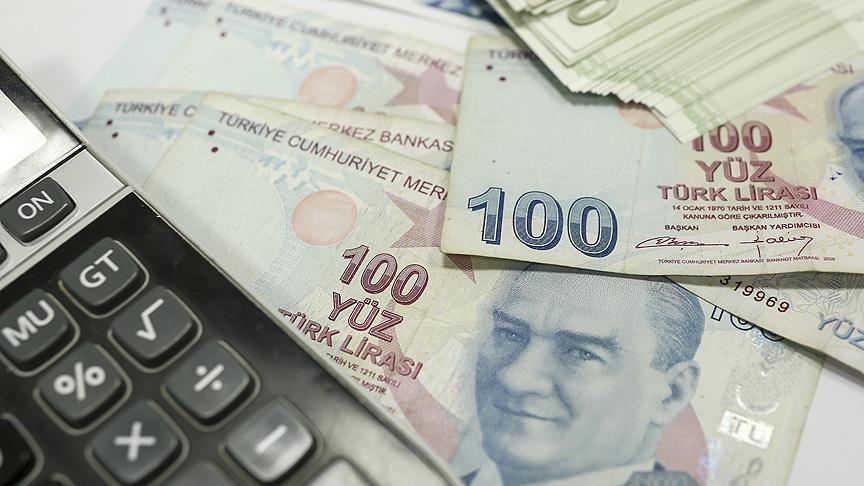 Eğer bu zam gerçekleşirse, 2025 yılı Ramazan Bayramı ikramiyesi 3 bin 500 TL olarak emeklilere ödenebilir.  Bayram ikramiyeleri, bayramdan önceki hafta hesaplara yatırılacak.