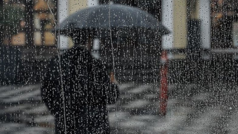 İÇ ANADOLU: Çok bulutlu, aralıklı kar yağışlı geçeceği tahmin ediliyor. Yağışların, bölge genelinde buzlanma ve don olayı ile birlikte pus ve yer yer sis bekleniyor.  ANKARA °C, 4°C Çok bulutlu, sabah saatlerinde aralıklı ve hafif kar yağışlı  ESKİŞEHİR °C, 3°C Çok bulutlu, öğle saatlerinde hafif kar yağışlı  KONYA °C, 3°C Çok bulutlu, gece saatlerinde kar yağışlı  SİVAS °C, 2°C Çok bulutlu ve aralıklı kar yağışlı