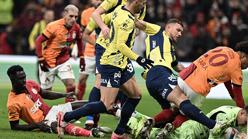 Bülent Timurlenk - Sabah: G.Saray'ın sahasında bir isabetli şut atıp, korner bile kullanmadığı maçın senaryosunu yazan da yöneten de Jose Mourinho'dur. İstediğini alıp almadığını gelecek haftalar gösterecek ama bir futbol gerçeği, Galatasaray'ın 2025 yılında derbi/büyük maç kazanacak kadar futbol oynamadığı… Derbinin en iyileri Lemina ve Fred…