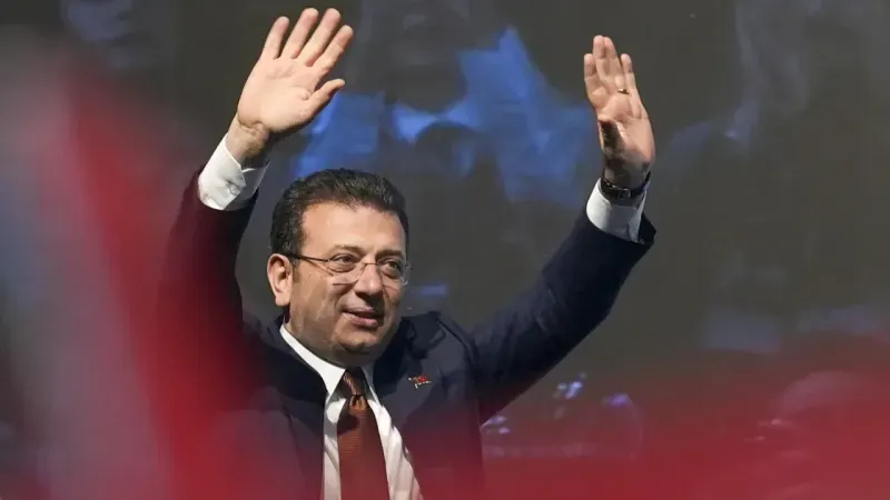 Ünlü isimlerden İmamoğlu'nun gözaltına alınmasına tepki; "Kapkaranlık uyandık!"