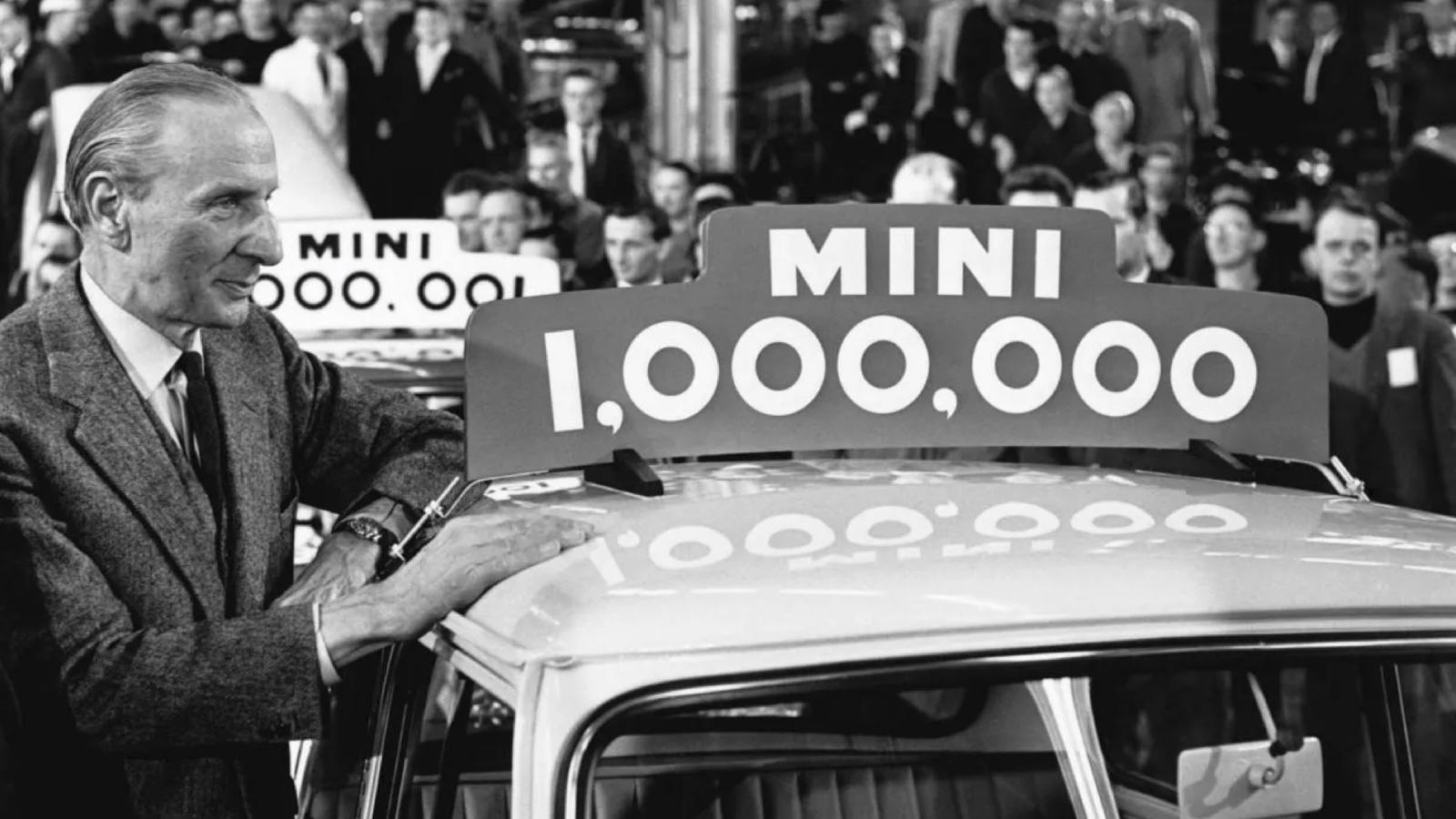 Bugün milyonluk efsanelerden olan Mini Cooper’ın tasarımcısının İzmirli olduğunu biliyor musunuz?