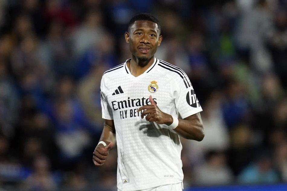 Her ne kadar David Alaba’nın ayrılık düşüncesi şu aşamada düşük görünse de, Jose Mourinho’nun transfer ısrarı devam ediyor. Savunmada lider bir isme ihtiyaç duyan Portekizli çalıştırıcı, Alaba’dan gelecek son yanıta göre rotasını belirleyecek. Mourinho’nun bu transferde ısrarcı olması, Fenerbahçe yönetiminin de süreci dikkatle takip etmesine neden oldu. Taraflar arasında kısa vadede yeni temasların yaşanması bekleniyor.