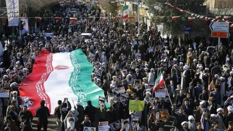 İranlılar tedirgin: “Kamu görevlileri gündüz rejime destek, akşam protesto eylemine katılıyor; gerçek mermi kullanılıyor”