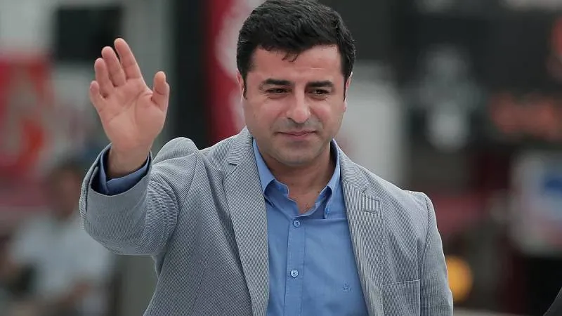 <p><strong>Selahattin Demirtaş</strong> y&uuml;zde 6</p>