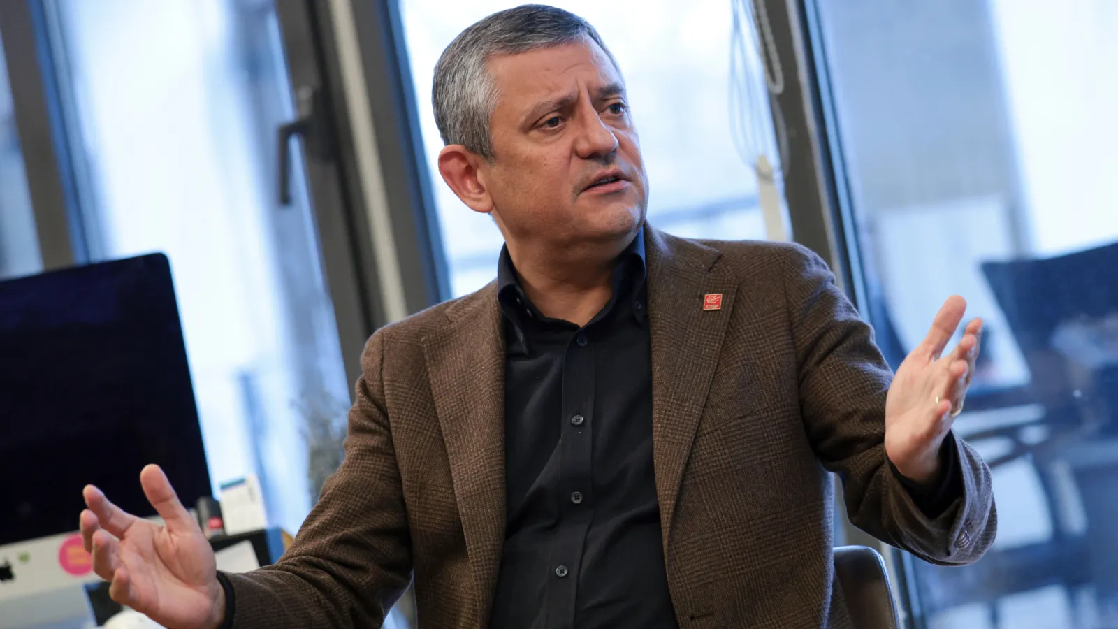 CHP Genel Başkanı Özel: Erdoğan kaybedeceğini düşünürse aday olmayabilir, ona karşı hiç seçim kaybetmedim