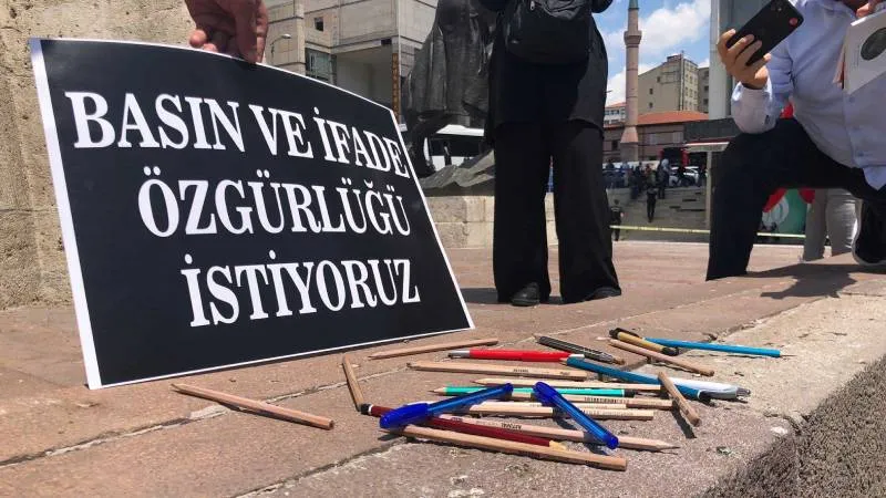 “İnsanı insan yapan düşüncedir”: Ağzını açan içeri tıkılıyor, AYM'yi arıyorum!..