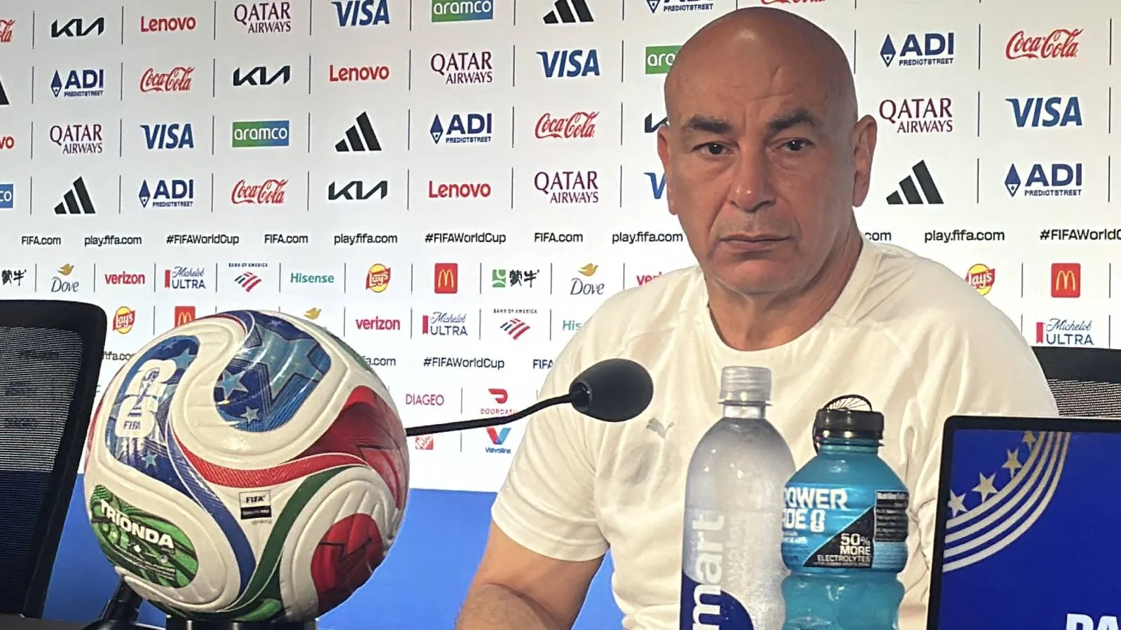 Dünya Kupası'nda hakemi eleştiren teknik direktör Hossam Hassan'a FIFA'dan ağır ceza
