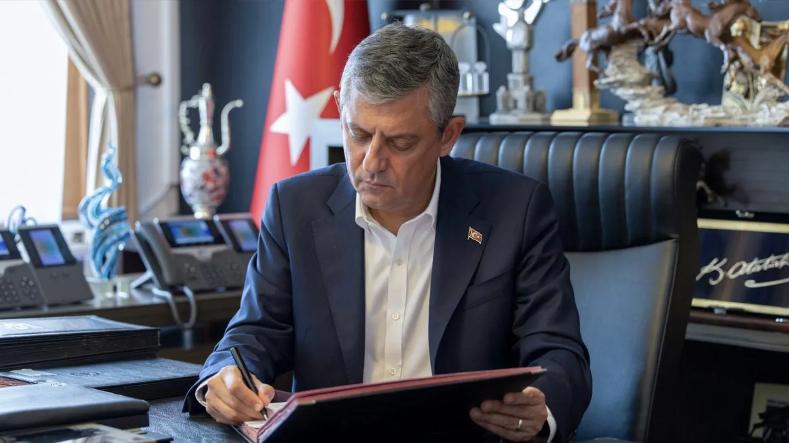 &ouml;zg&uuml;r &ouml;zel yeni parti