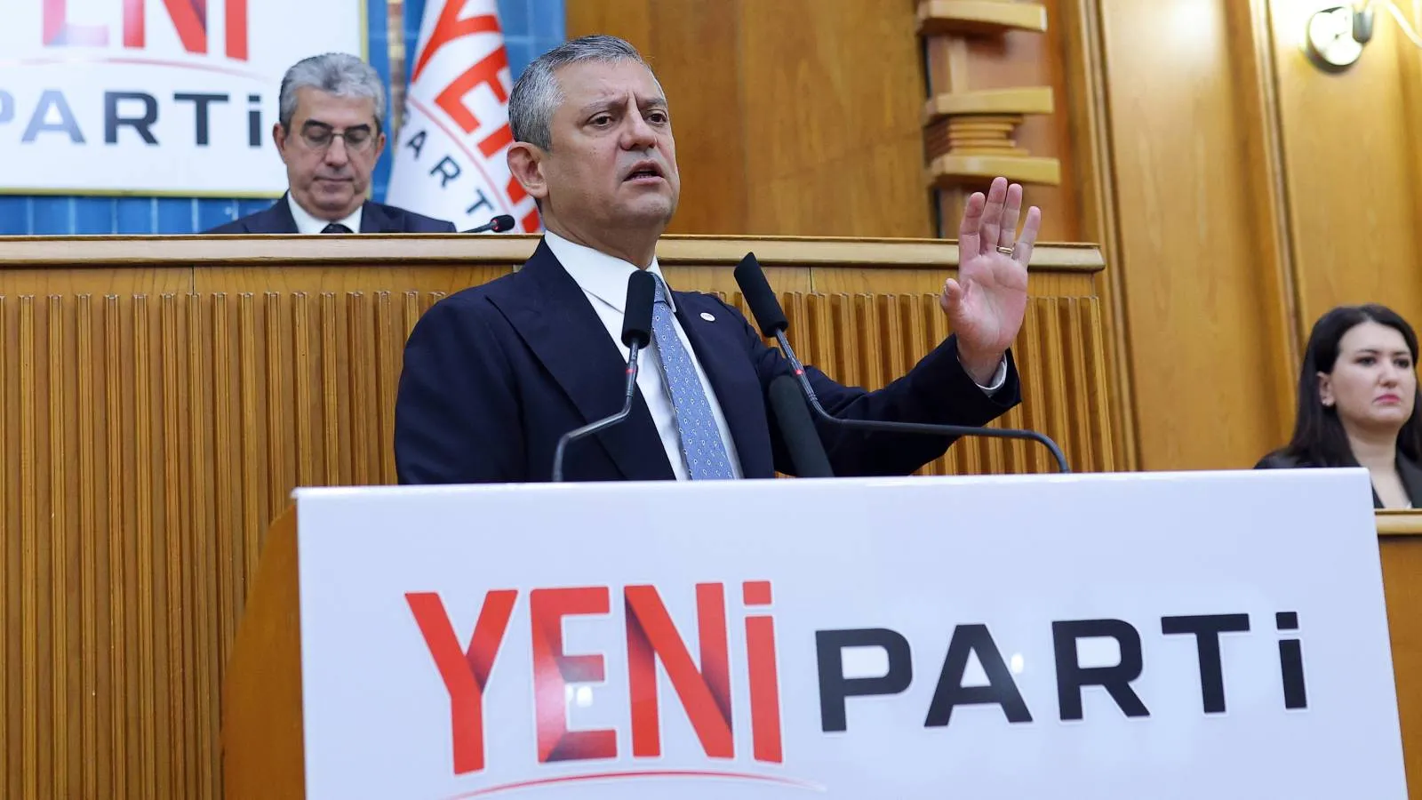 Özgür Özel Yeni Parti Meclis rozet