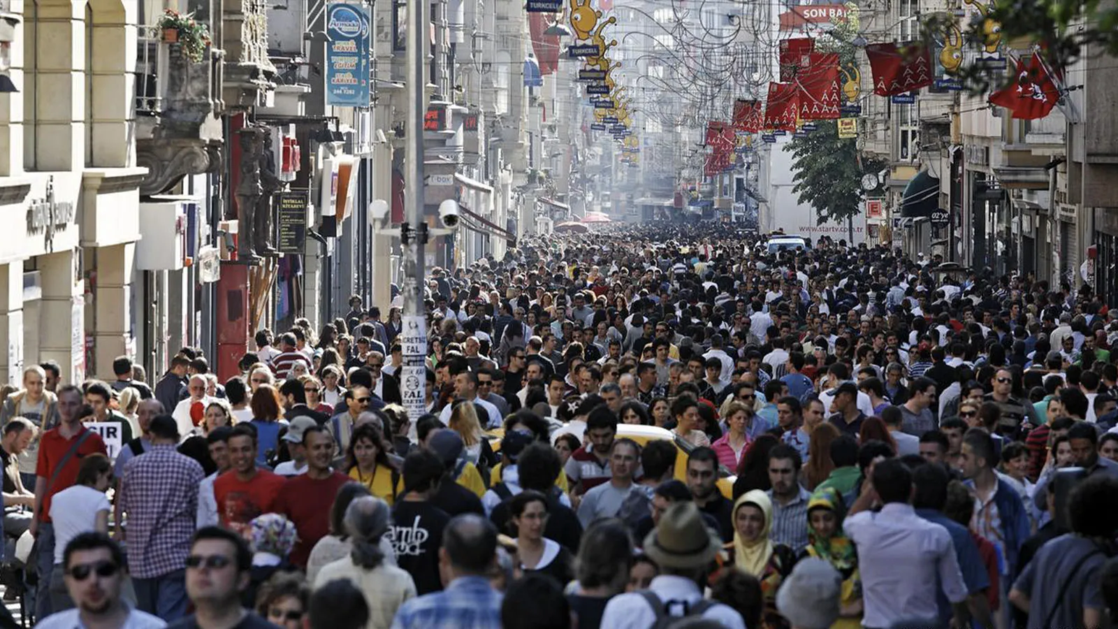 Toplum neyin değişmesini istiyor ve aynı anda neyin değişmesinden korkuyor?